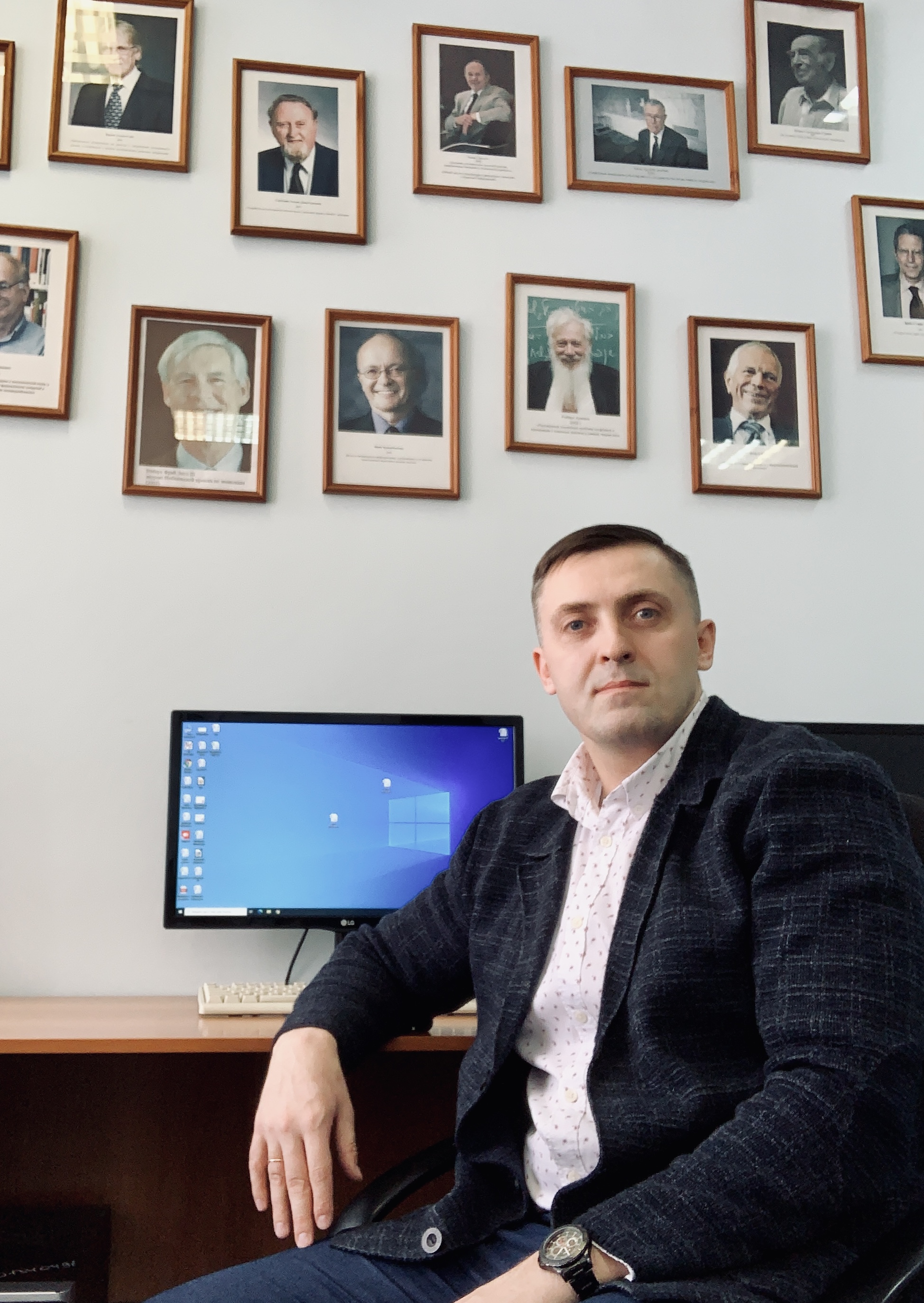             Паршуков Денис Викторович
    